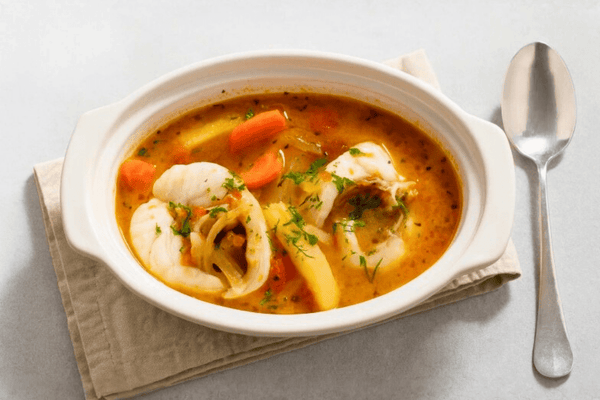 Caldillo de congrio en plato