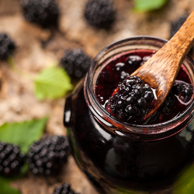 frasco de mermelada de moras