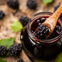 frasco de mermelada de moras