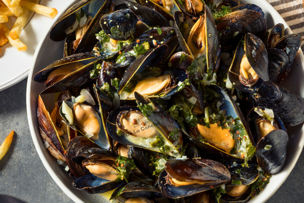 Receta: Moules et Frites con Choritos Cocidos en su Concha y Papas Fritas