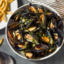 Receta: Moules et Frites con Choritos Cocidos en su Concha y Papas Fritas