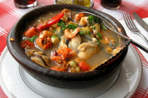 Receta: Paila Marina Chilena con Surtido de Mariscos