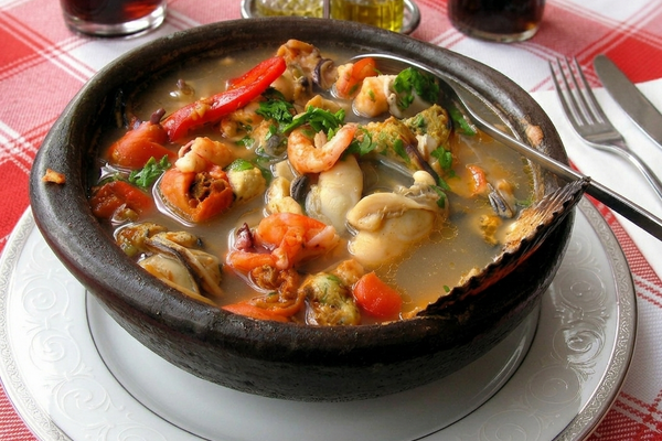 Receta: Paila Marina Chilena con Surtido de Mariscos