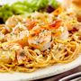 Pasta cremosa con camarones y limón