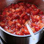 mermelada de frutillas en una olla