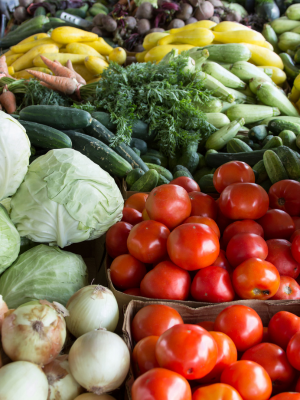 Verduras varias en un mercado