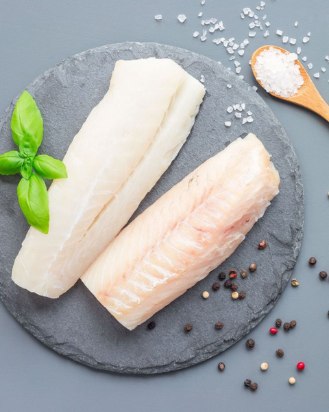 filetes de congrio sobre un plato