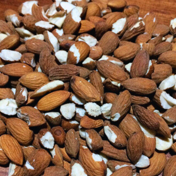Almendras partidas sin tostar