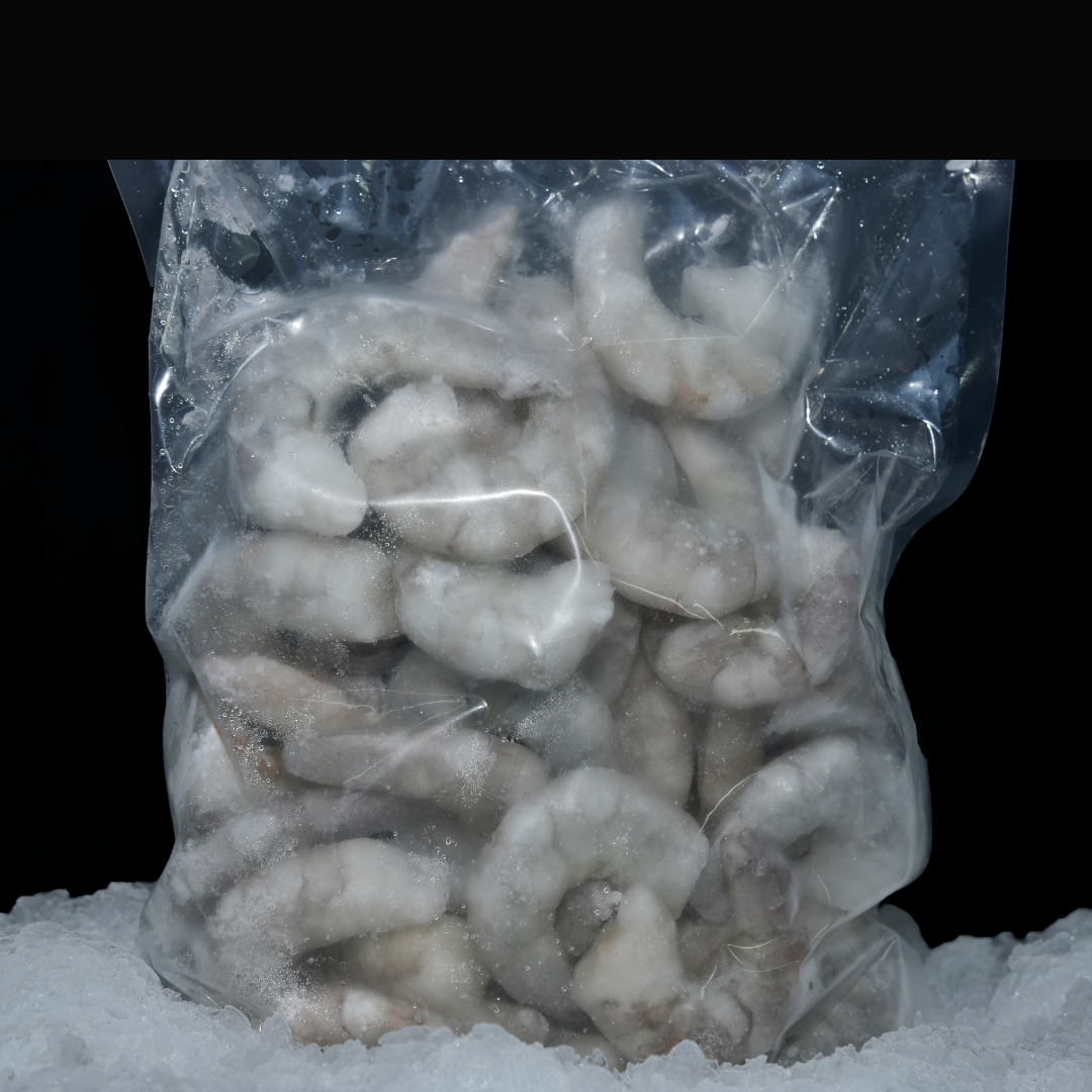 Camaron U15 jumbo pelado crudo en una bolsa sobre cama de hielo