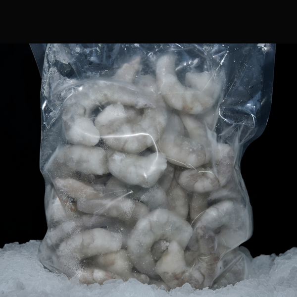 Camaron U15 jumbo pelado crudo en una bolsa sobre cama de hielo