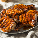 chuleta de cerado asada sobre un plato