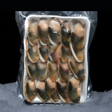 Bandeja de 20 machas al vacio sobre cama de hielo y fondo negro 