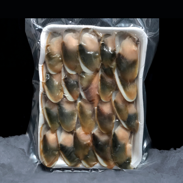 Bandeja de 20 machas al vacio sobre cama de hielo y fondo negro 