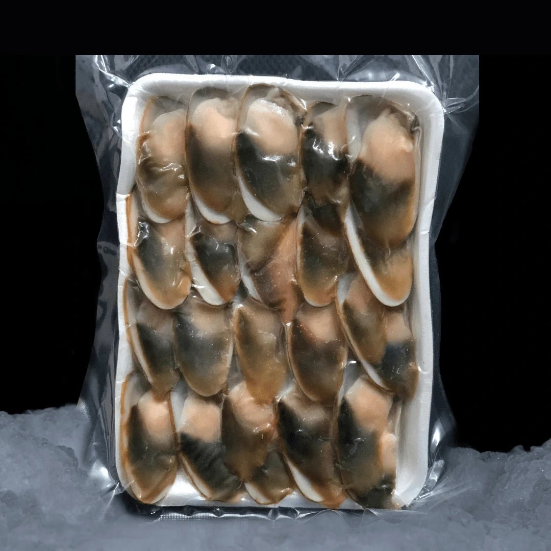 Bandeja de 20 machas al vacio sobre cama de hielo y fondo negro 