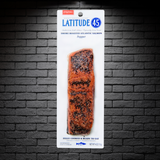Salmon Ahumado al Calor con Pimienta 113g marca Latitude sobre fondo negro