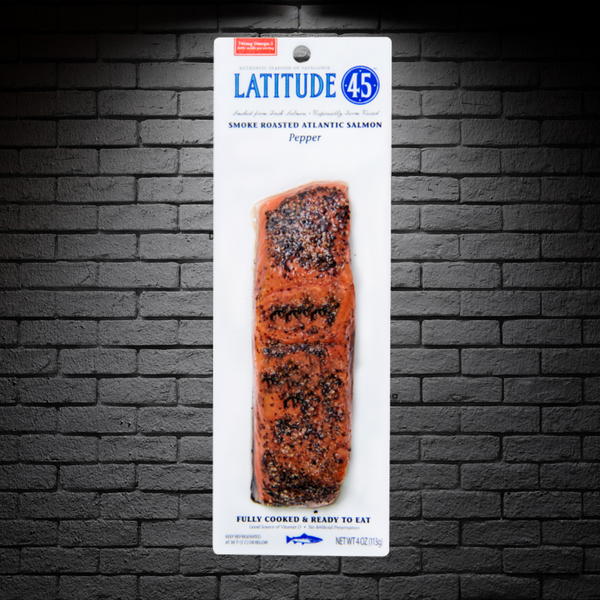 Salmon Ahumado al Calor con Pimienta 113g marca Latitude sobre fondo negro
