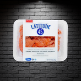 Bandeja de Recorte de Salmon Ahumado de 226 marca Latitude 45 sobre fondo negro