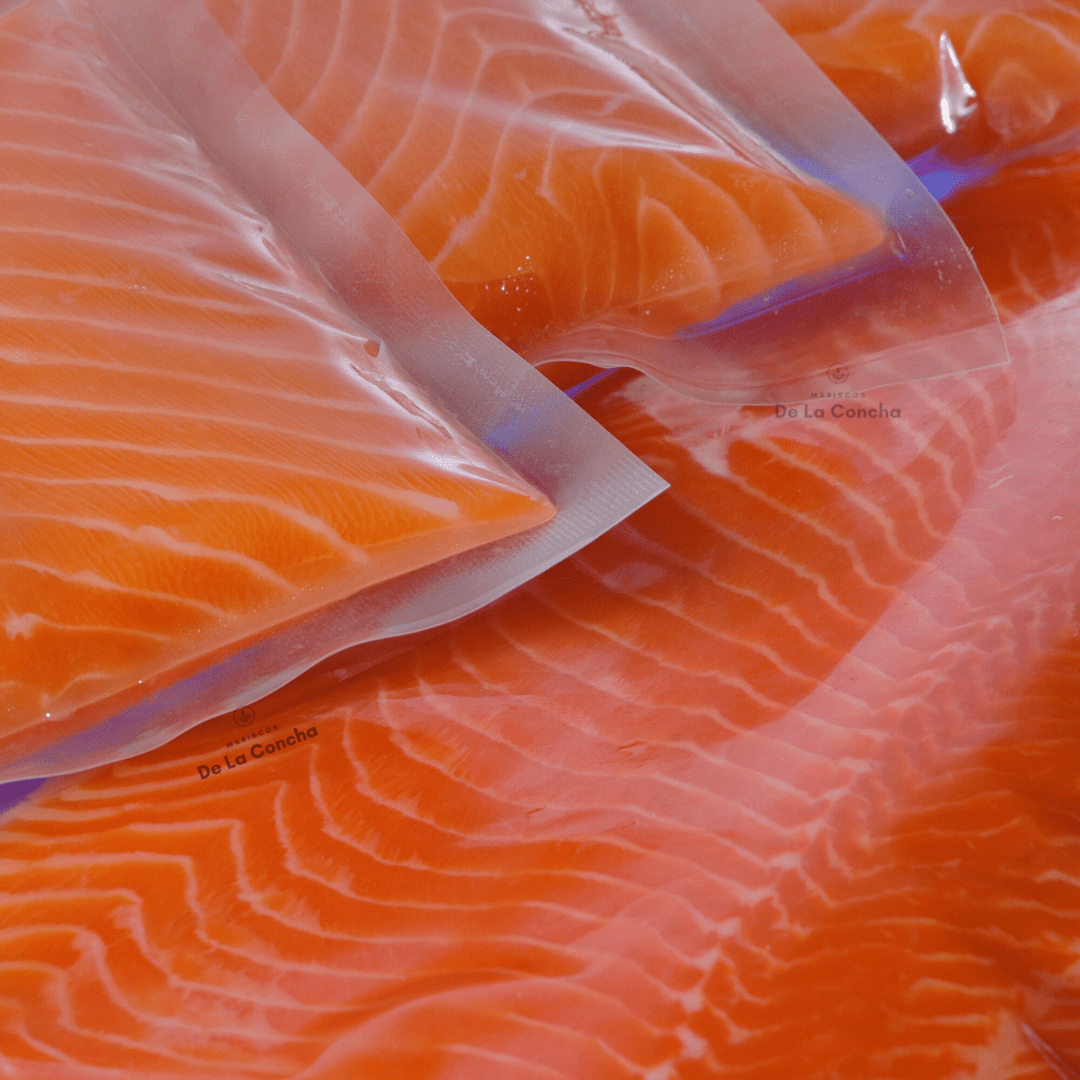 Filetes de salmon frescos sin piel al vacio