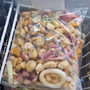 Surtido de mariscos especial con anillos de calamar, tentáculos de calamar, pulpo trozado, choritos y almejas