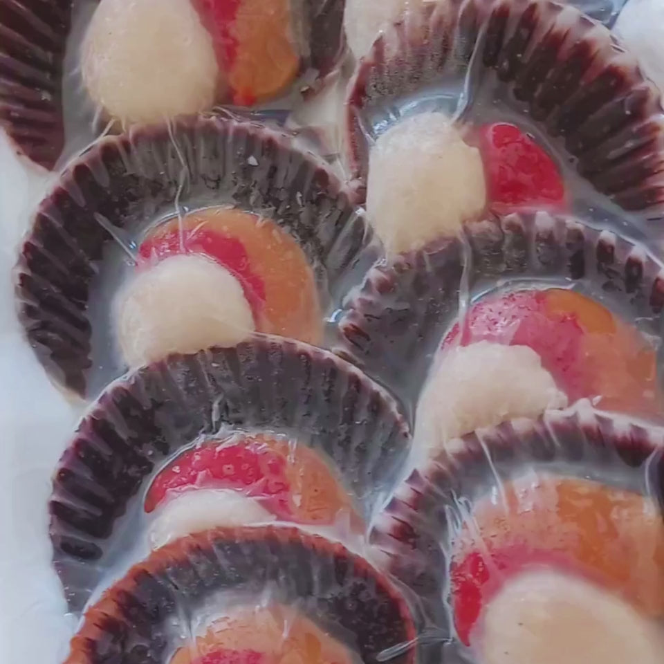 Ostion con coral en media concha a la parrilla